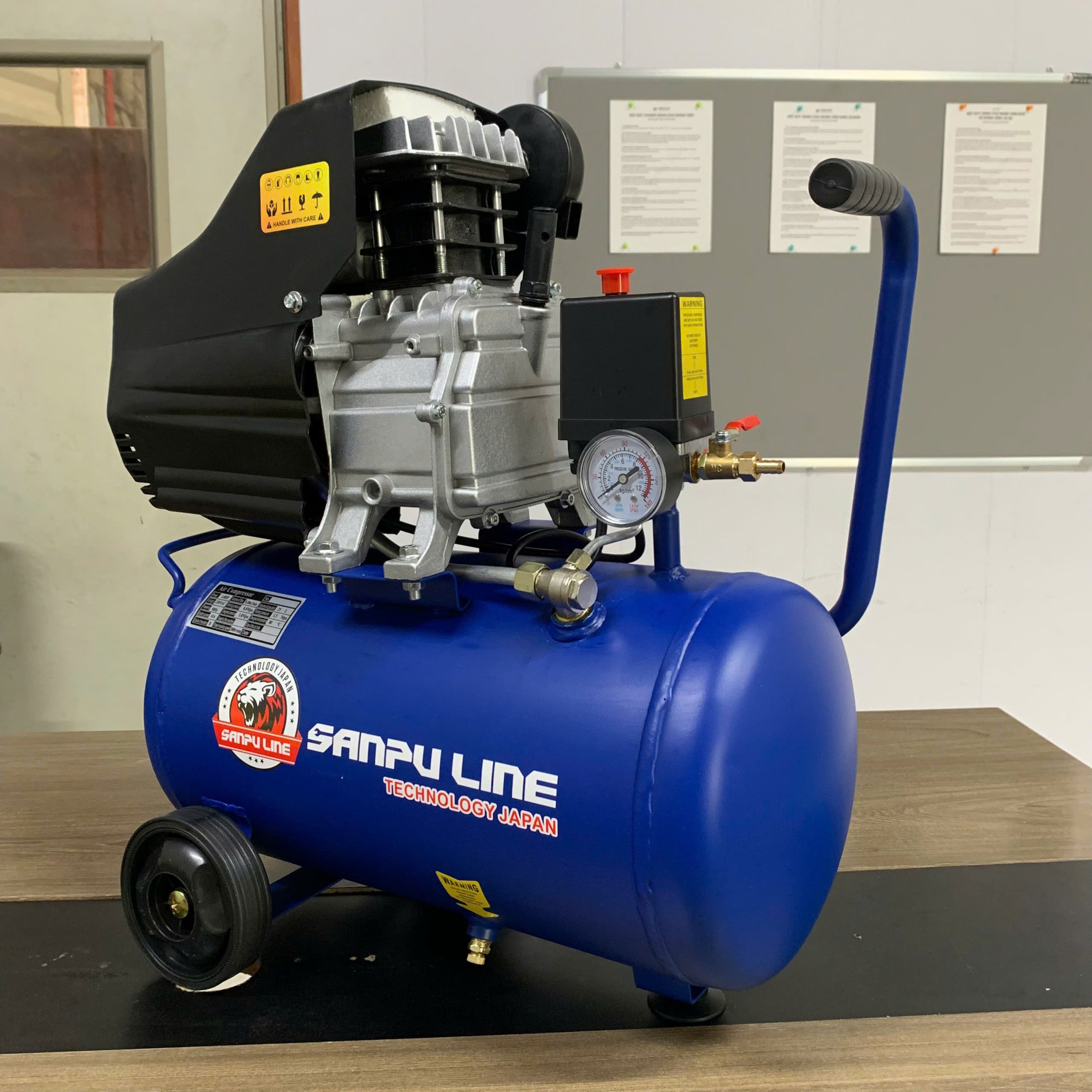 z7311538227044_3f421a3fcc7829bce9af7548ea880bbc Máy nén khí dầu đầu liền 25L